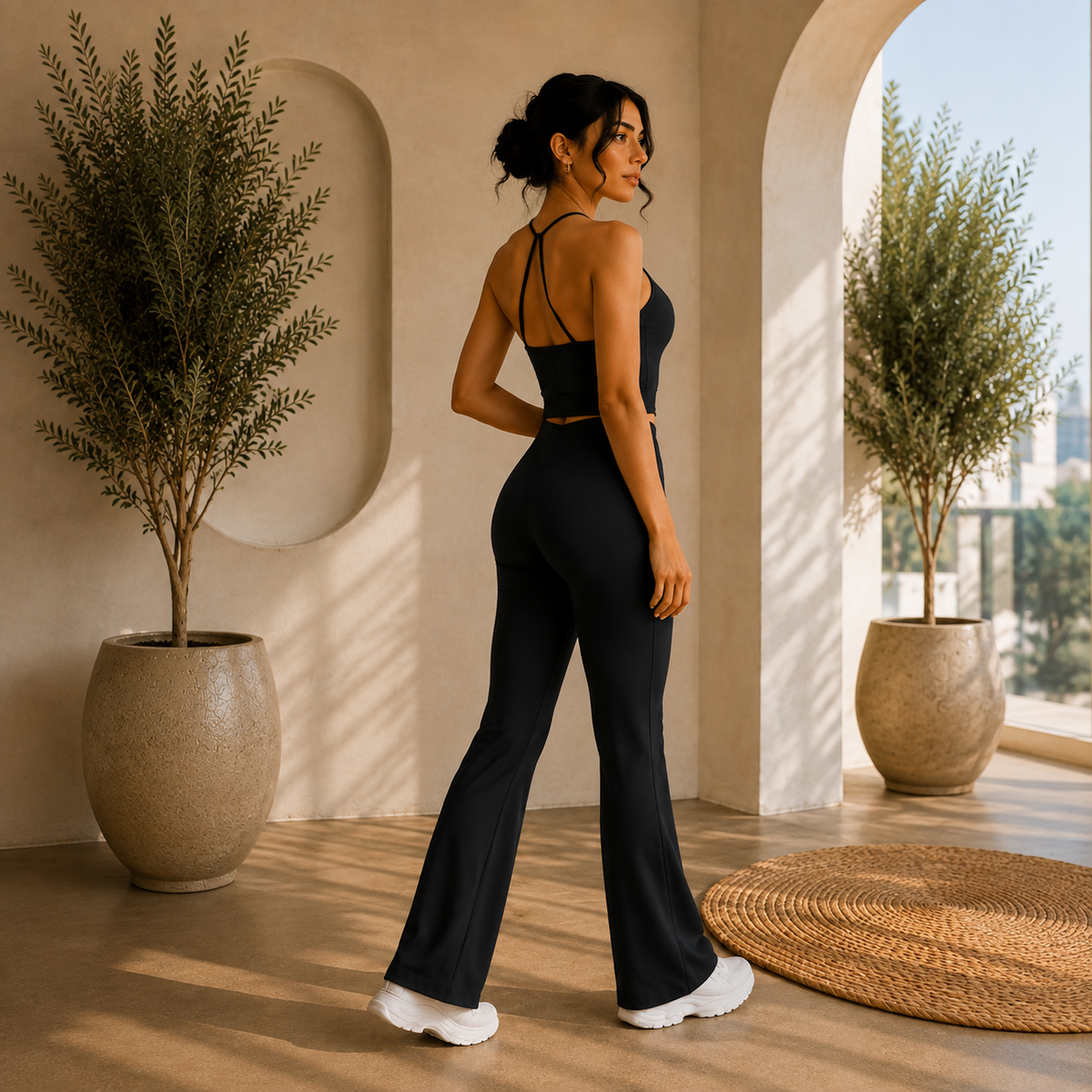 Livia – Zweiteiliges Set Damen: Neckholder-Top & Schlaghose